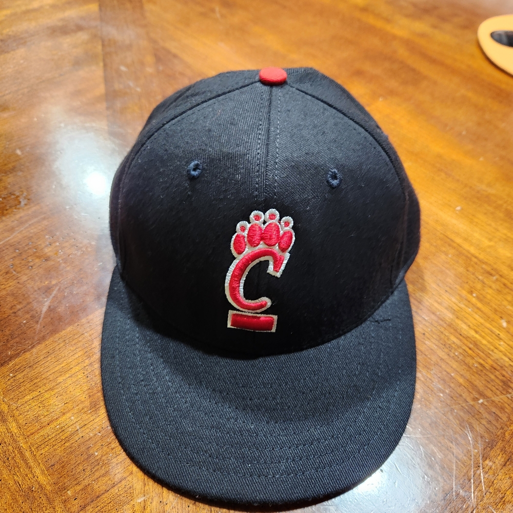 Vintage Pro Line Cincinnati Bearcats Hat Size 7 3/8